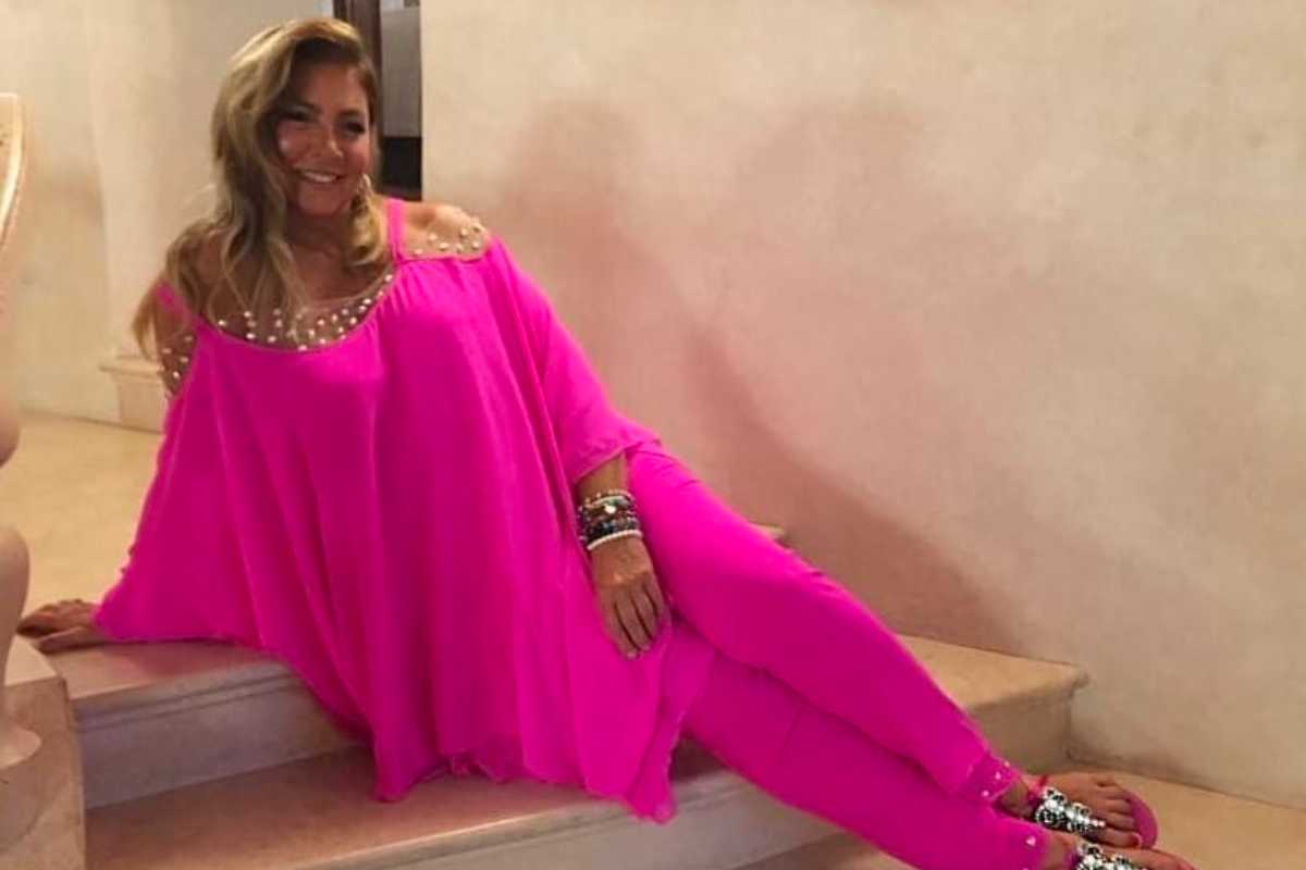 Romina Power perché indossa sempre le tuniche - TeleReggioCalabria