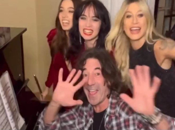 Maddalena Corvaglia a Natale famiglia unita (foto-video instagram)