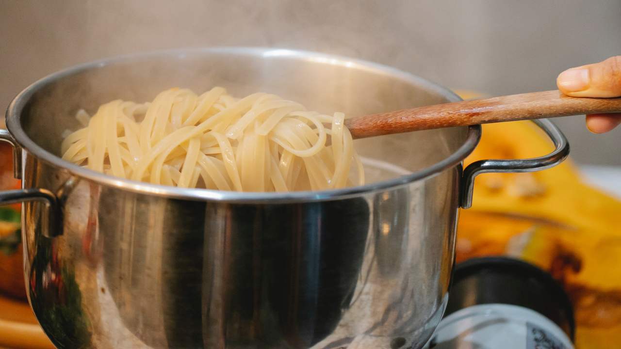 Grande risparmio energetico per gli italiani, in cucina fate sempre questo