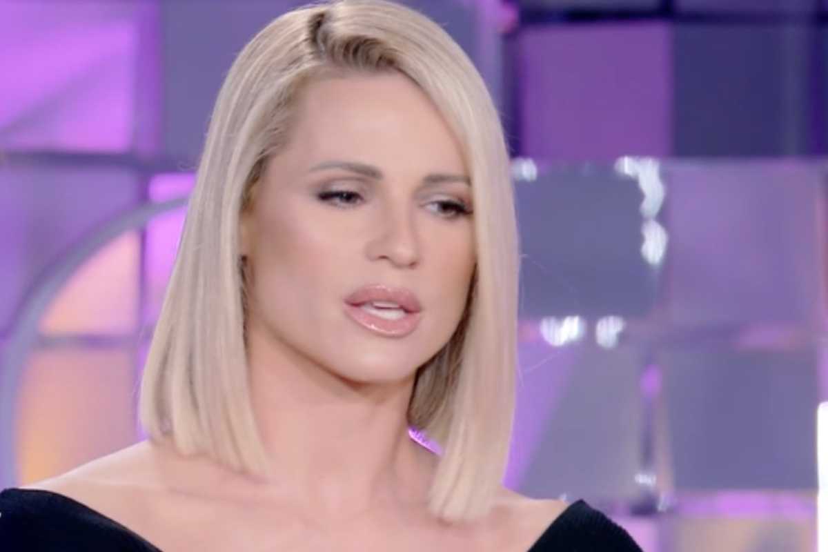 Michelle Hunziker in lacrime - TeleReggioCalabria