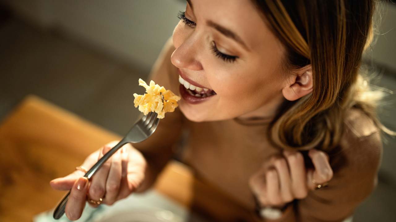 Mangiare la pasta a cena i falsi miti da sfatare, parla l'esperto