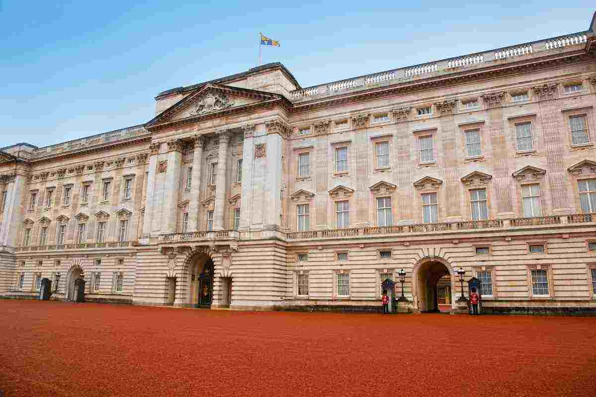 Regina Elisabetta Buckingham Palace - Telereggiocalabria.it