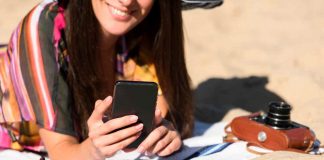 4 cose che devi sapere prima di portare lo smartphone in spiaggia 04062023 telereggiocalabria