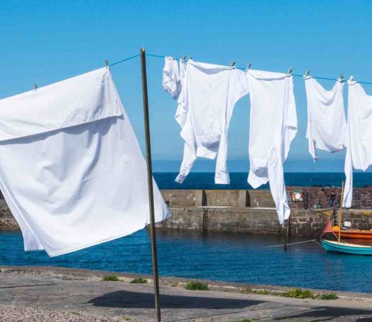 abiti estivi bianchi trovati ingialliti, ecco come trattarli 07062023 telereggiocalabria